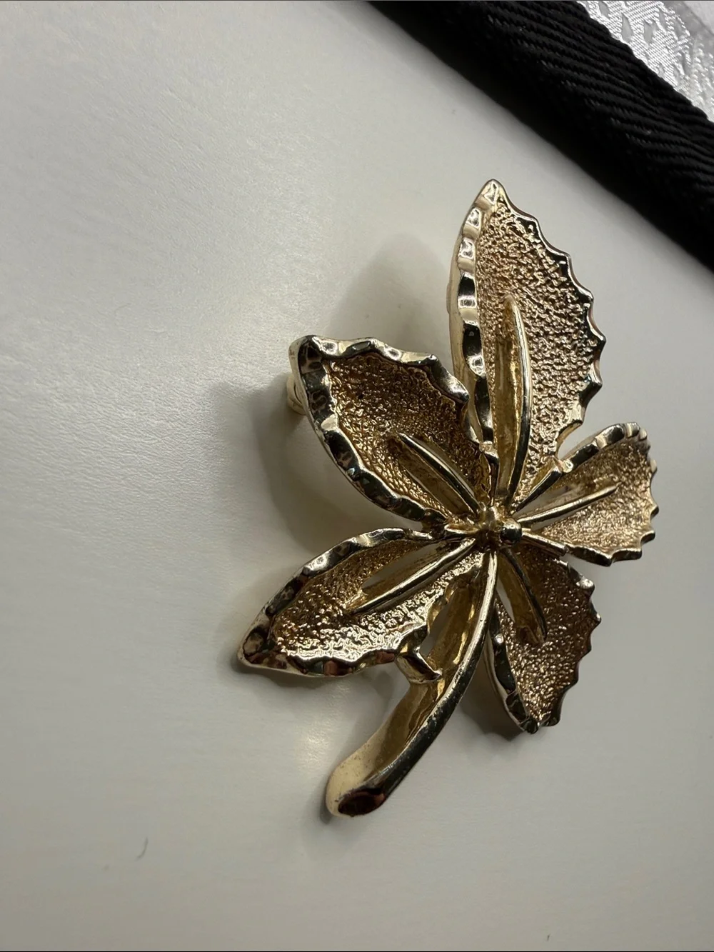 Vintage Sarah Cov Gold tone Flower Leaf Brooch Pin